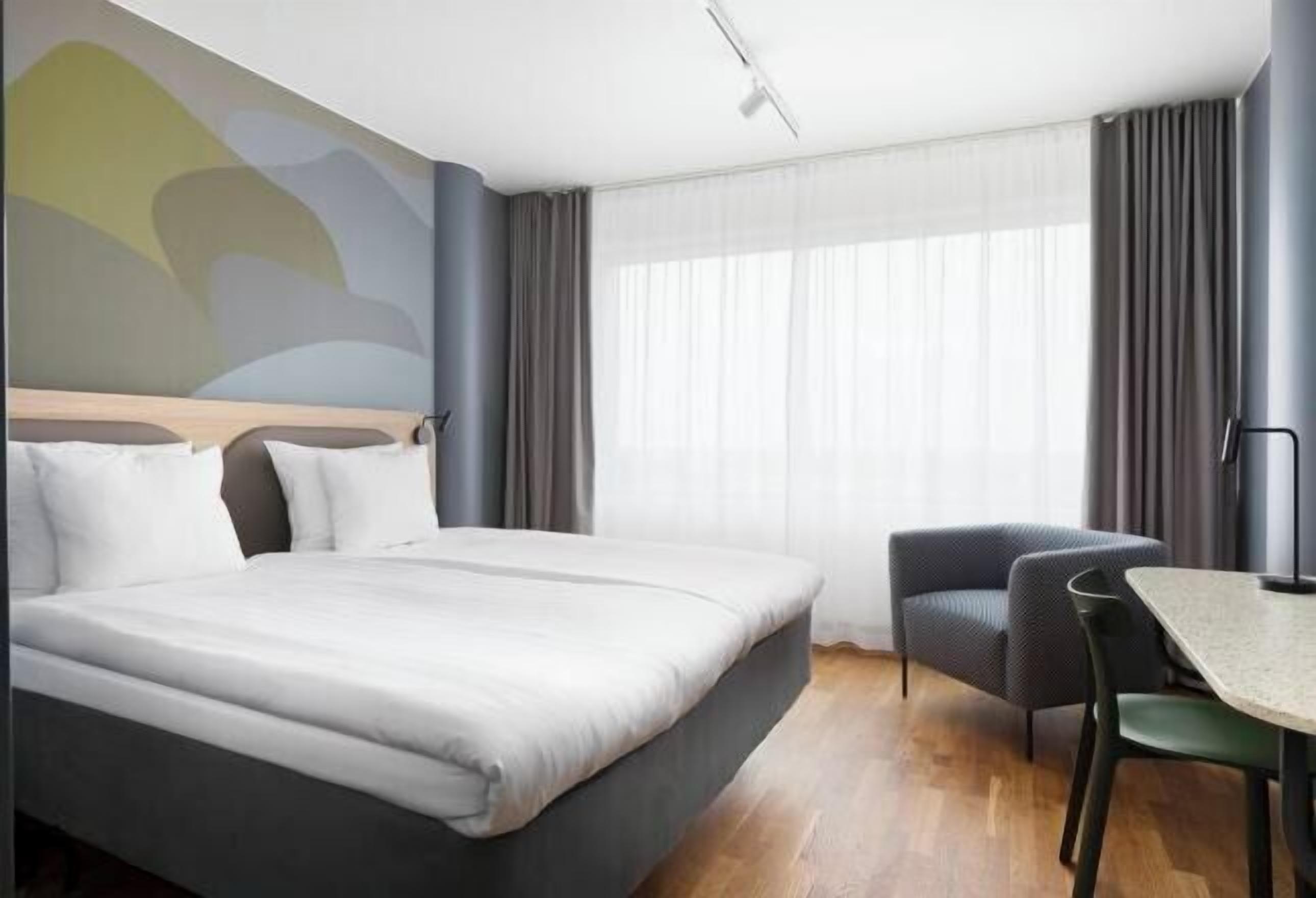 Minibar, caja fuerte, escritorio y espacio para trabajar con un portátil