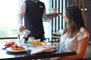 Tägliches Frühstücksbuffet gegen Gebühr