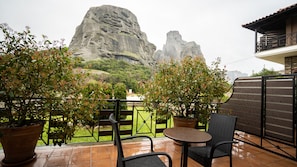 Double or Twin Room (Meteora View) | Terrace/patio