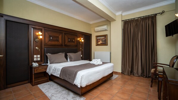 Double or Twin Room (Meteora View)