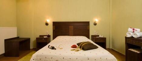 Premium bedding, in-room safe, desk, iron/ironing board