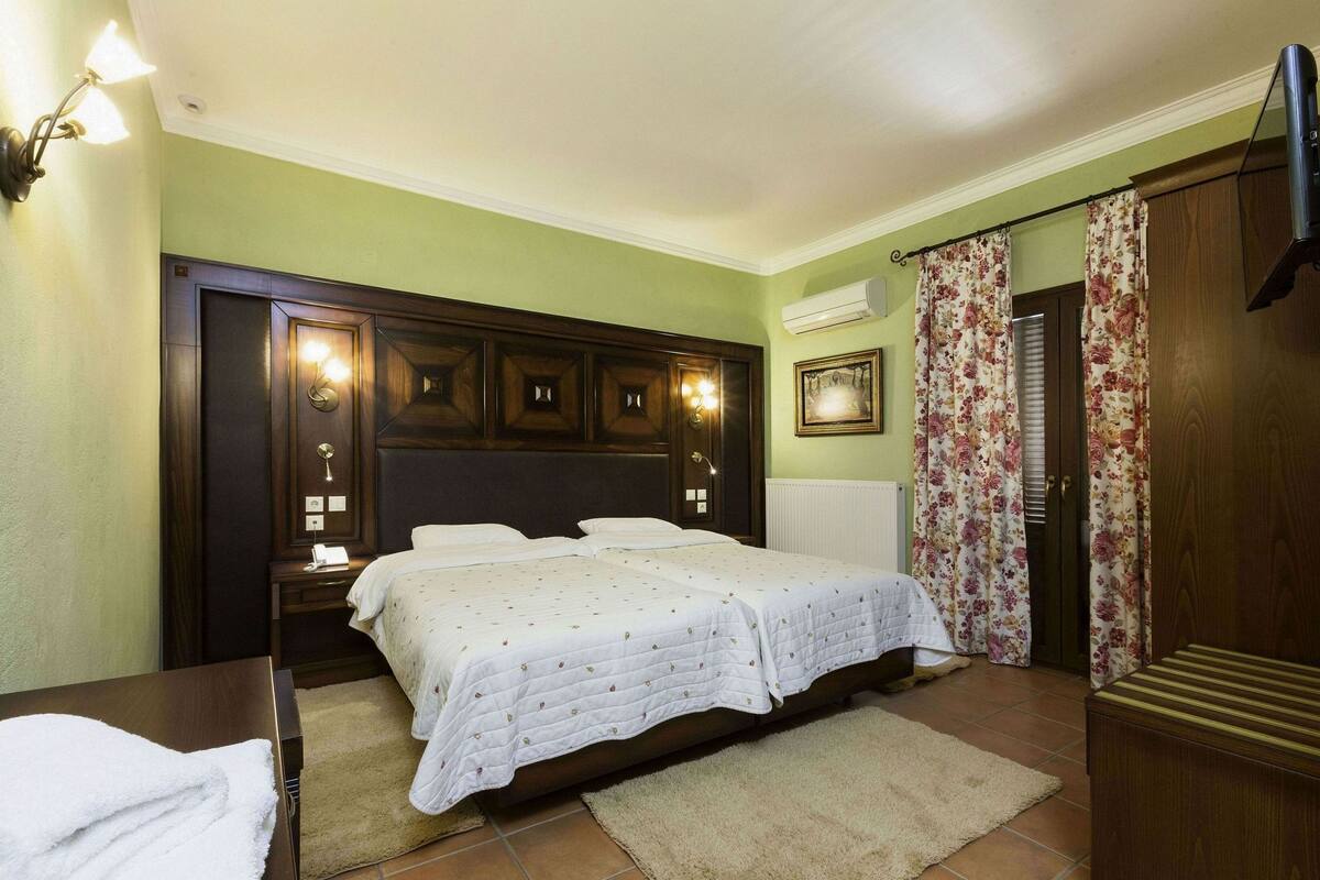 Double or Twin Room, Garden View | Premium bedding, in-room safe, desk, iron/ironing board (on request)