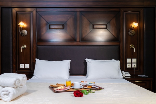 Double or Twin Room (Meteora View) | Premium bedding, in-room safe, desk, iron/ironing board