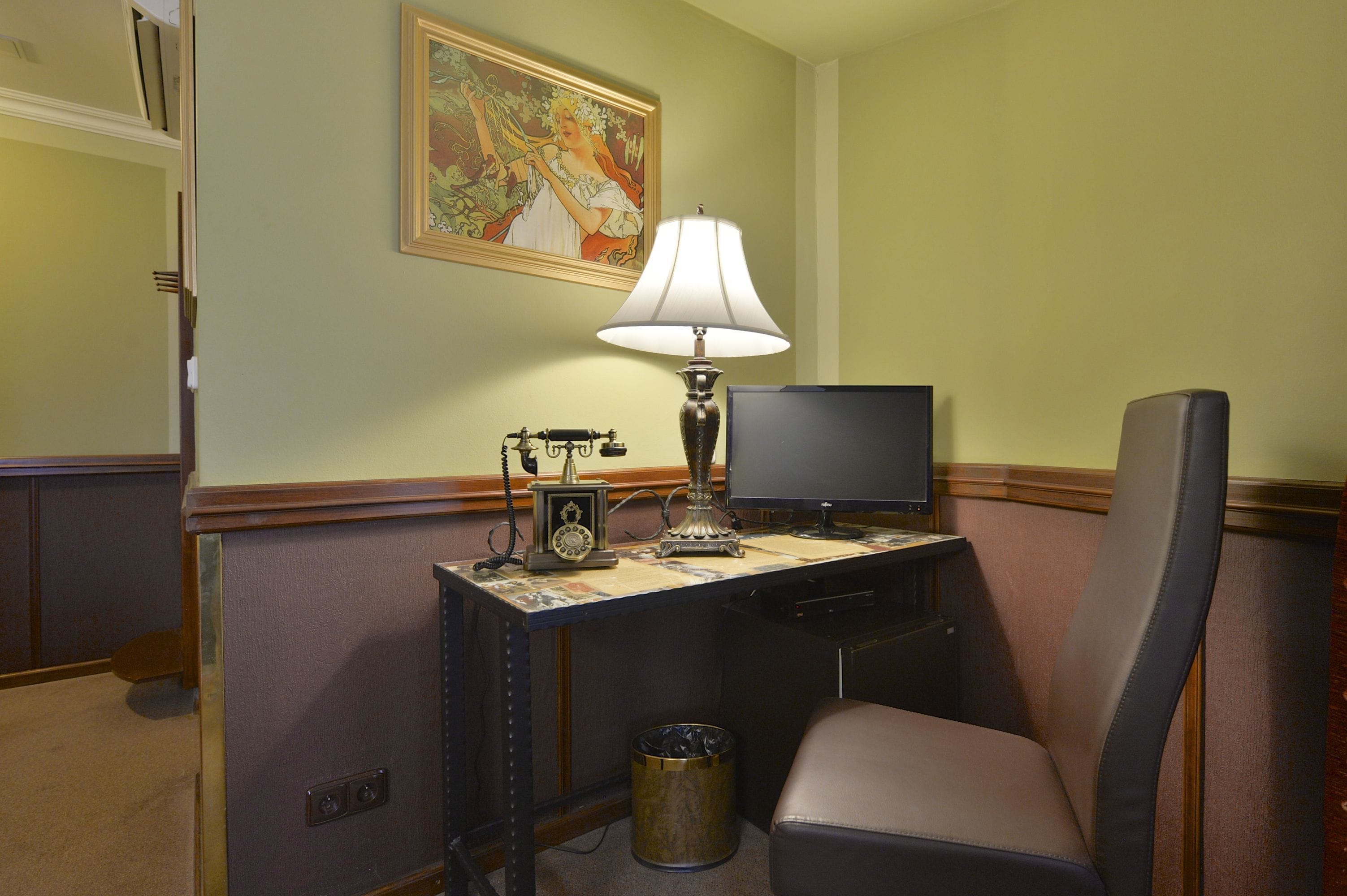 classic double room | in-room business centre