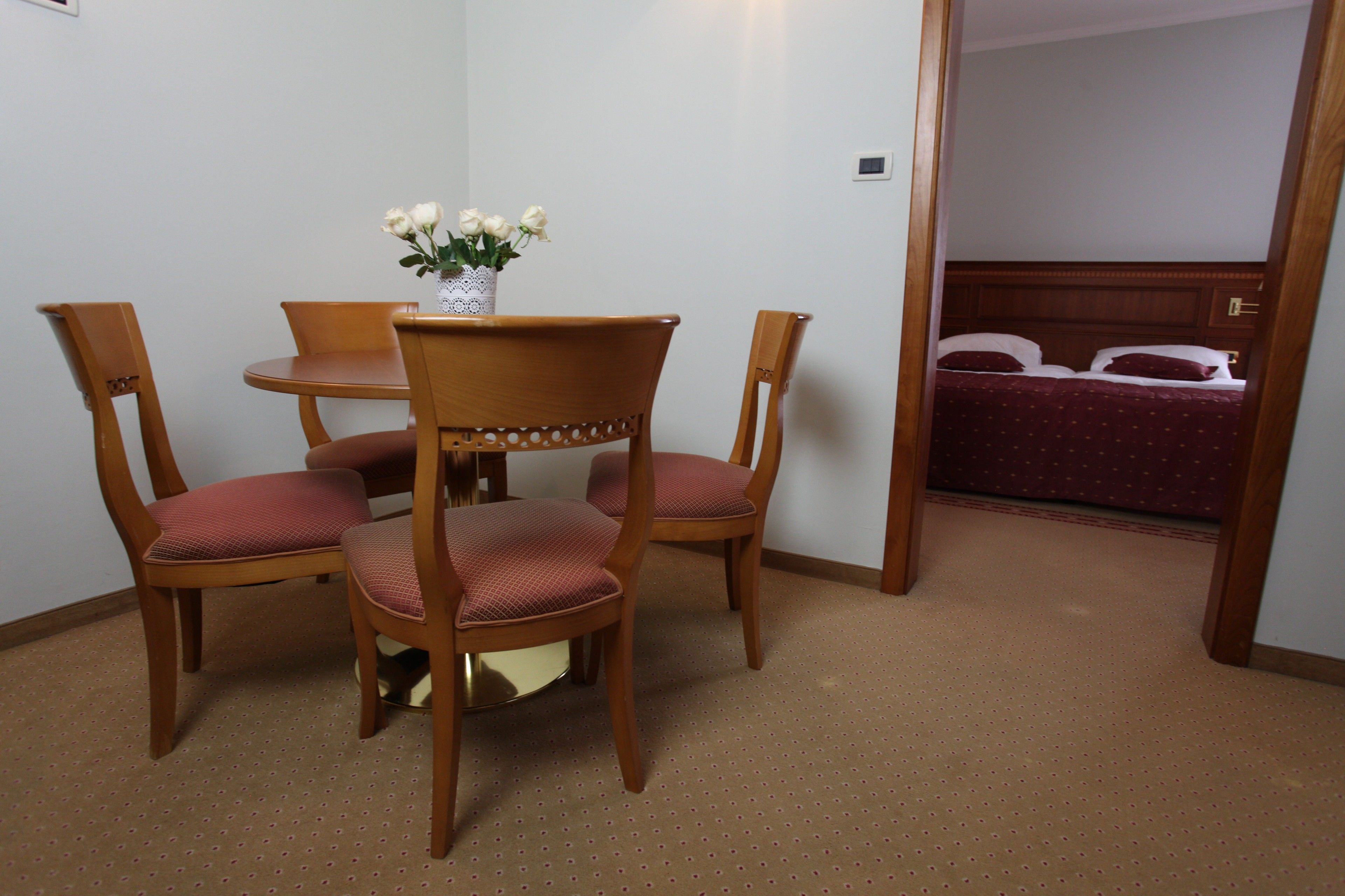 triple room | minibar, in-room safe, individually decorated, desk