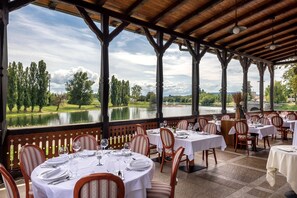 Breakfast, lunch, dinner served; garden views