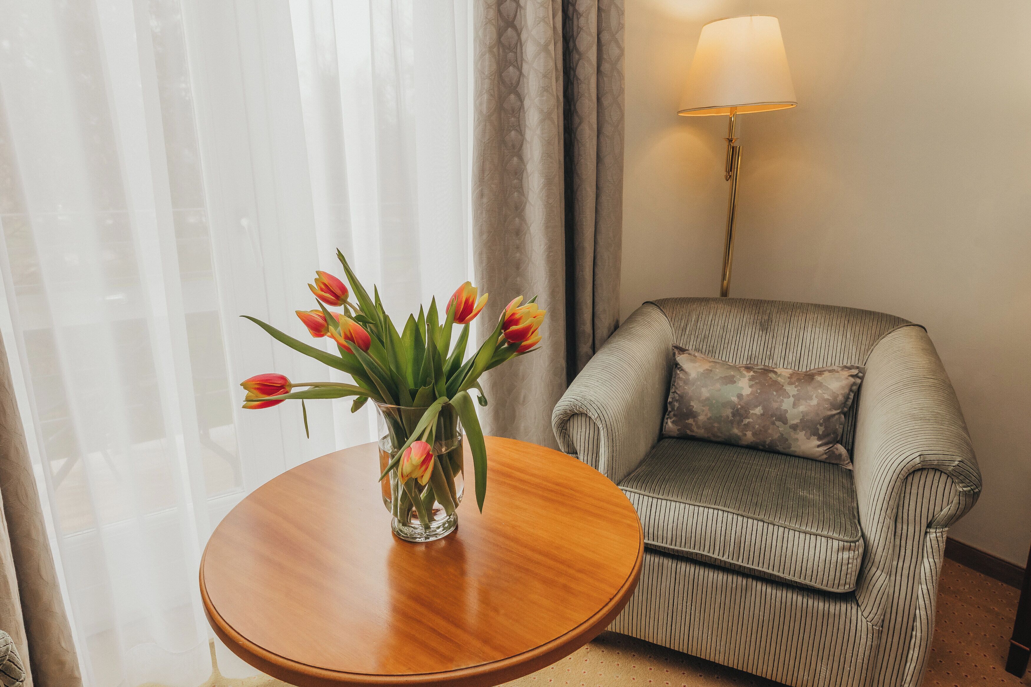 Dobbeltrom | Minibar, safe på rommet, individuelt dekorert og skrivebord