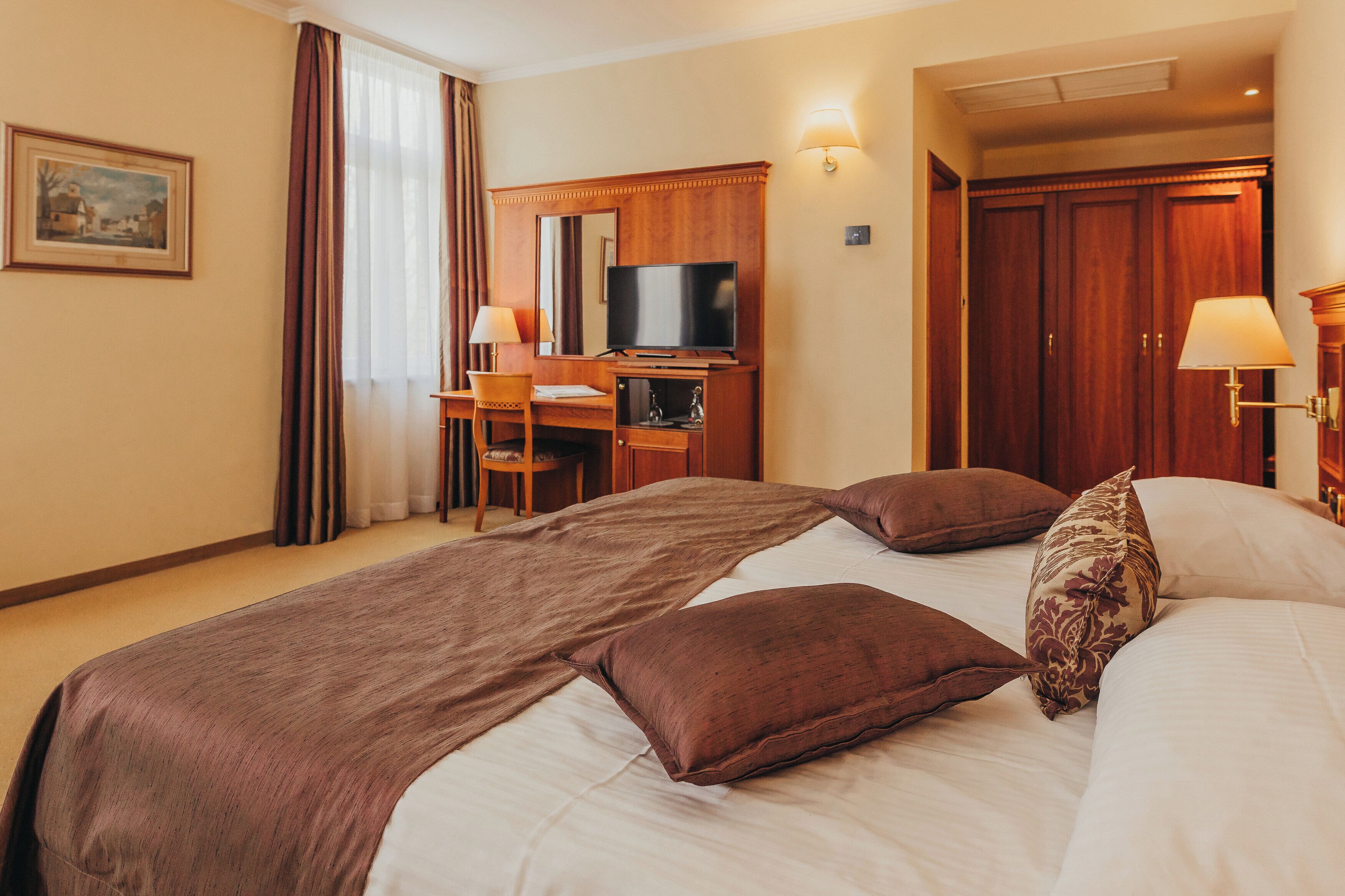 Dobbeltrom – deluxe | Minibar, safe på rommet, individuelt dekorert og skrivebord