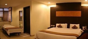 Select Comfort beds, in-room safe, desk, iron/ironing board