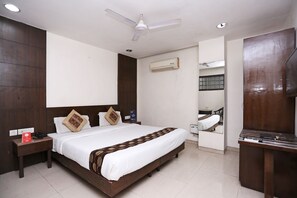 Select Comfort 床墊、客房內保險箱、書桌、熨斗/熨衣板