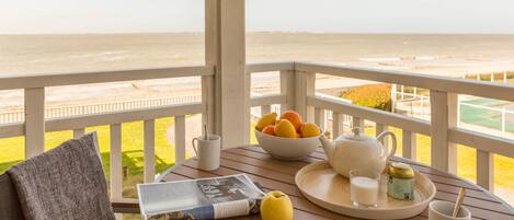 Standaard studio, uitzicht op zee | Uitzicht vanaf balkon