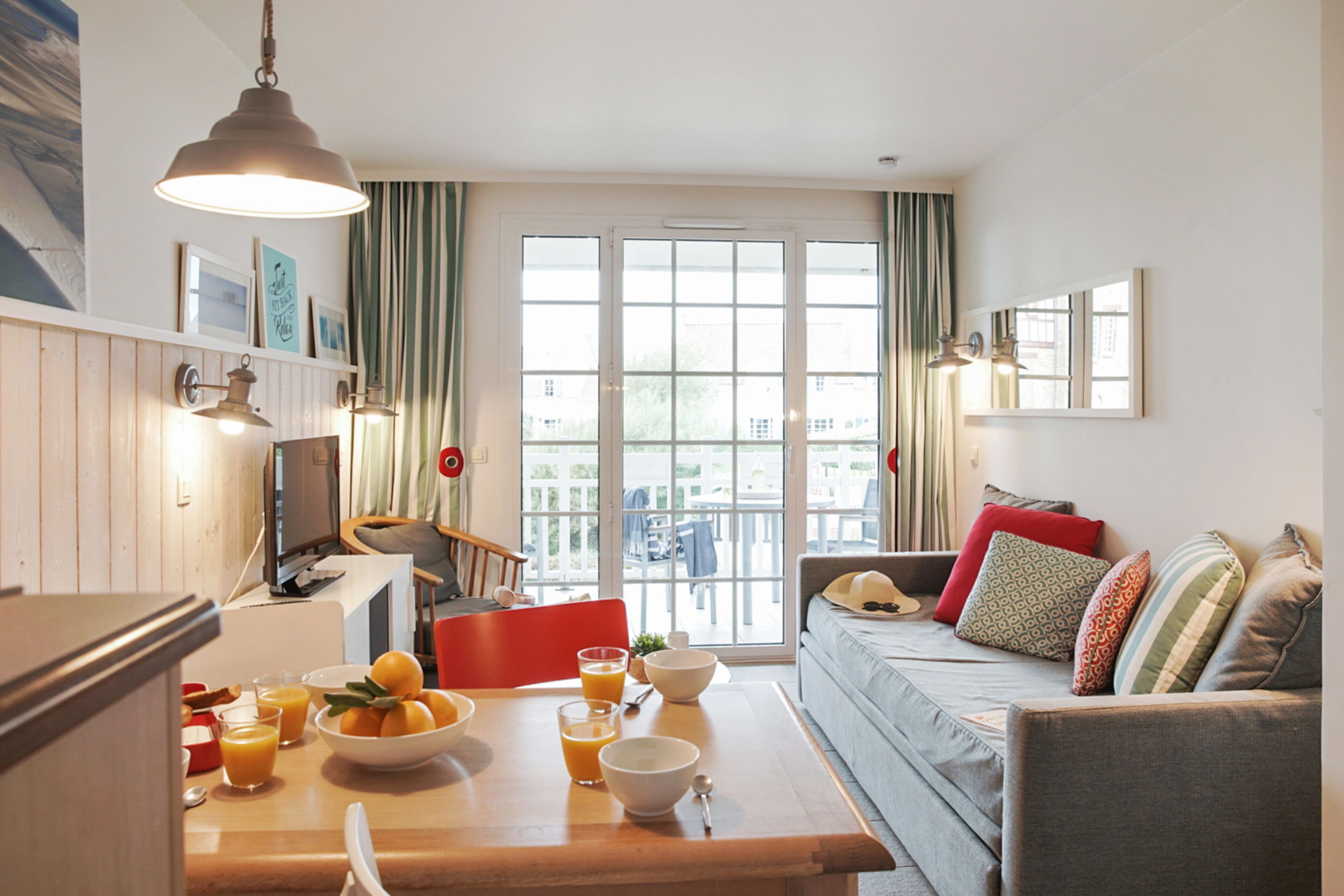 Apartment 4 people - 1 bedroom | Living area | TV