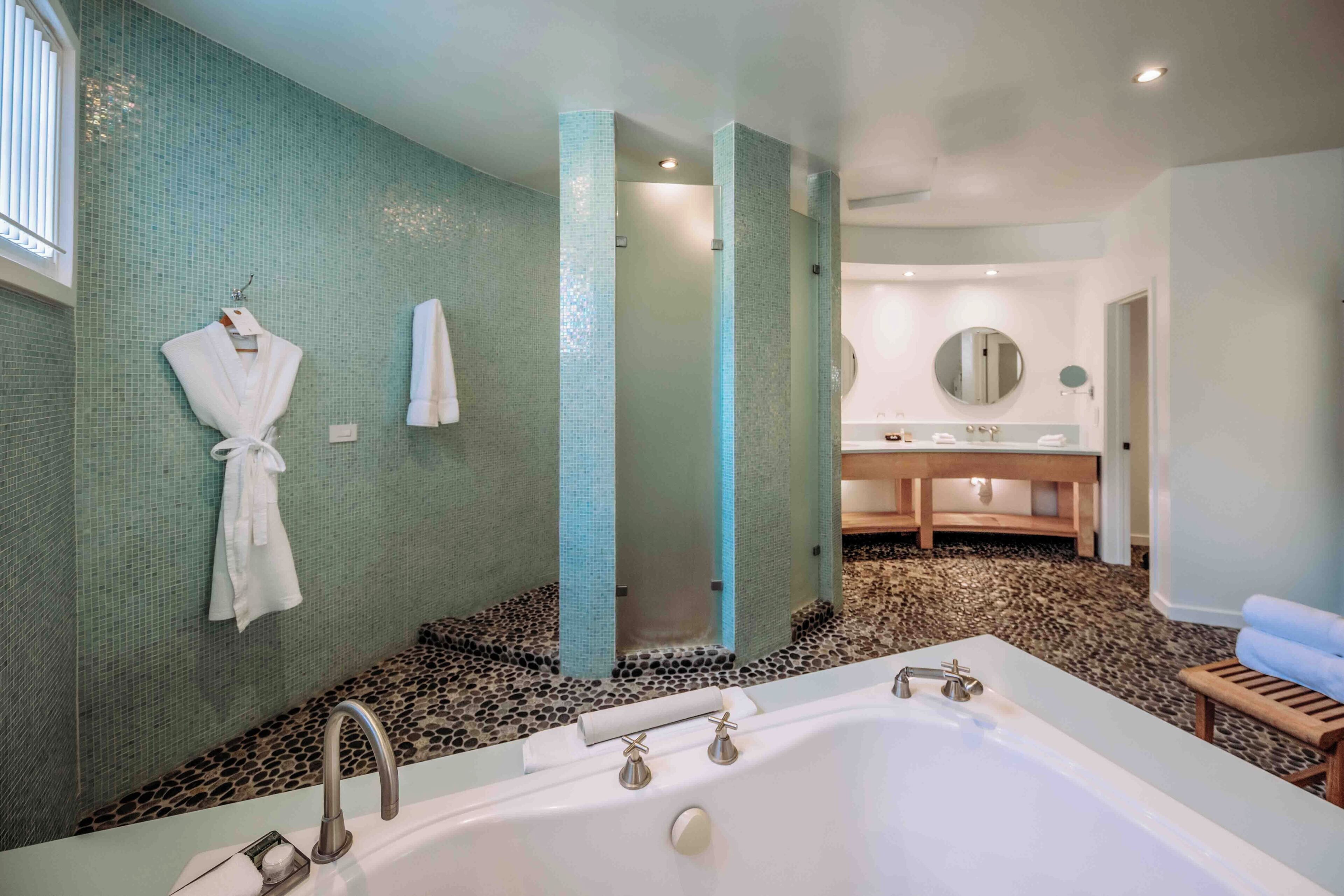 Suite, 1 kingsize-seng (Junior Suite) | Bad | Designertoalettartikler, hårføner, badekåper og tøfler