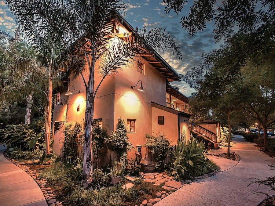 Couples treatment rooms, hot tub, steam room, body treatments