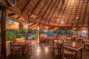 供应晚餐，国际美食