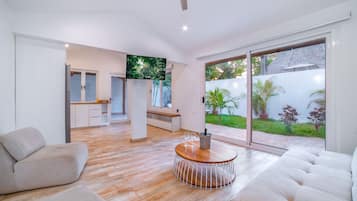 Villa Deluxe | Soggiorno | TV a schermo piatto