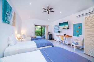 Family Room Deluxe | 高档床上用品、羽绒被、记忆海绵床垫、客房内保险箱