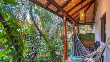 Habitación Deluxe, 1 cama King size | Terraza o patio