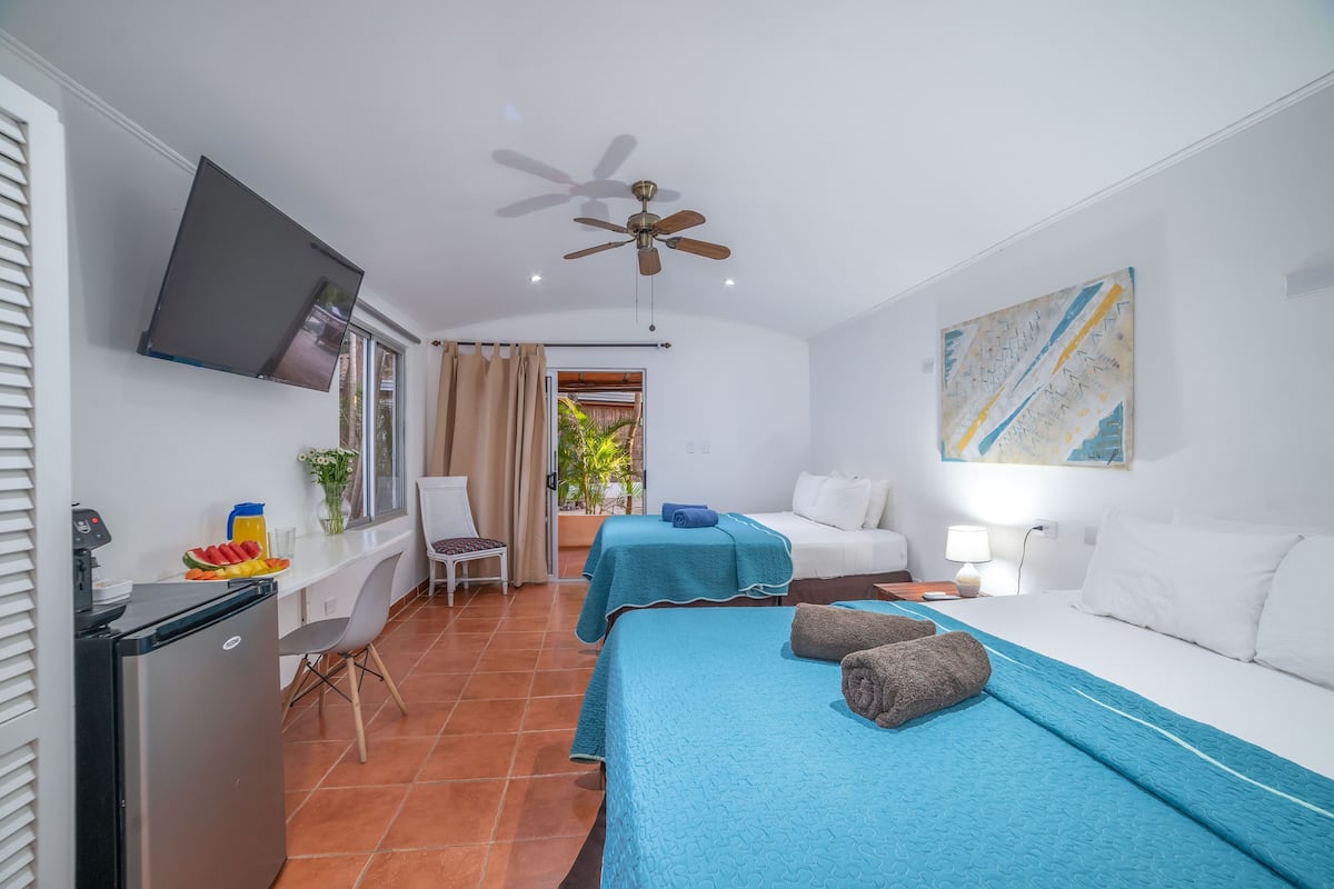 Family Deluxe Room 2 Queens beds