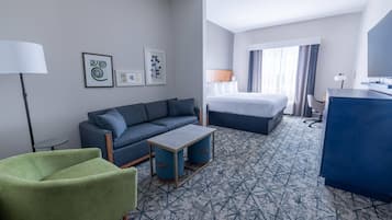 Studio Suite, 1 Katil Raja (King) dengan Katil Sofa, Non Smoking | Peti besi dalam bilik, meja, langsir/tirai gelap terus, kalis bunyi
