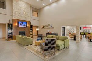 Área de estar no saguão