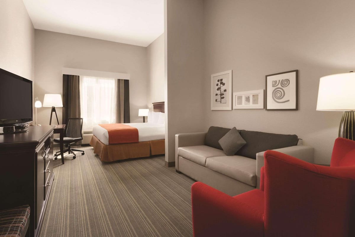 Studio Suite, 1 King Bed with Sofa bed, Non Smoking | 1 bedroom, in-room safe, desk, blackout curtains