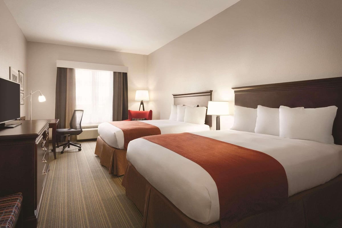1 bedroom, in-room safe, desk, blackout curtains