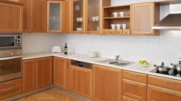 Fridge, microwave, coffee/tea maker, electric kettle