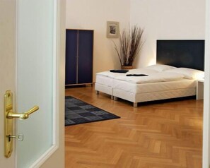 Escrivaninha, ferros/tábuas de passar roupa, Wi-Fi de cortesia