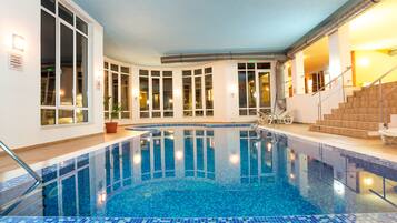 Hồ bơi trong nhà