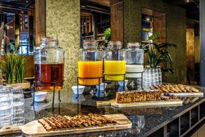 Petit déjeuner buffet servi tous les jours en supplément