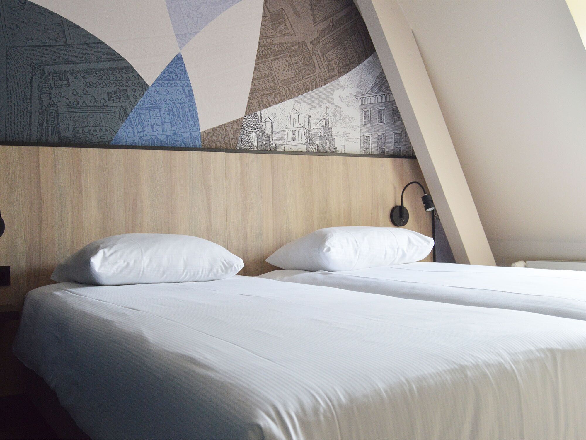 Junior Suite | Desk, iron/ironing board, free WiFi, bed sheets