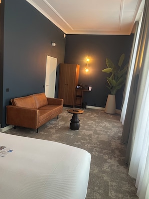 1 chambre, bureau, fer et planche à repasser, Wi-Fi gratuit