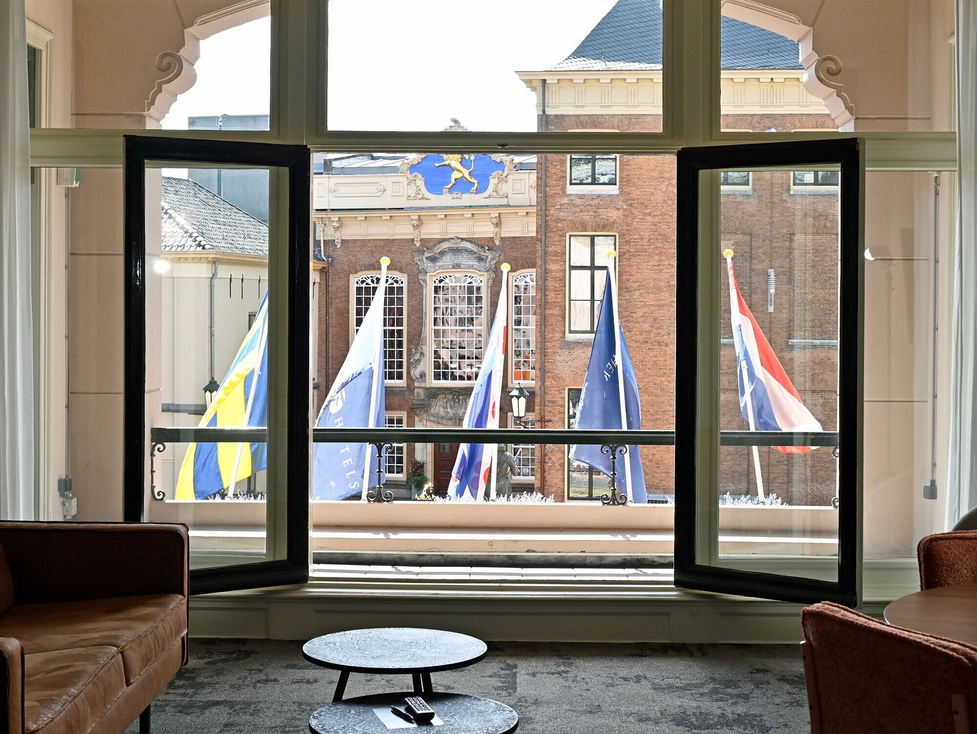 Suite | Een bureau, een strijkplank/strijkijzer, gratis wifi, beddengoed
