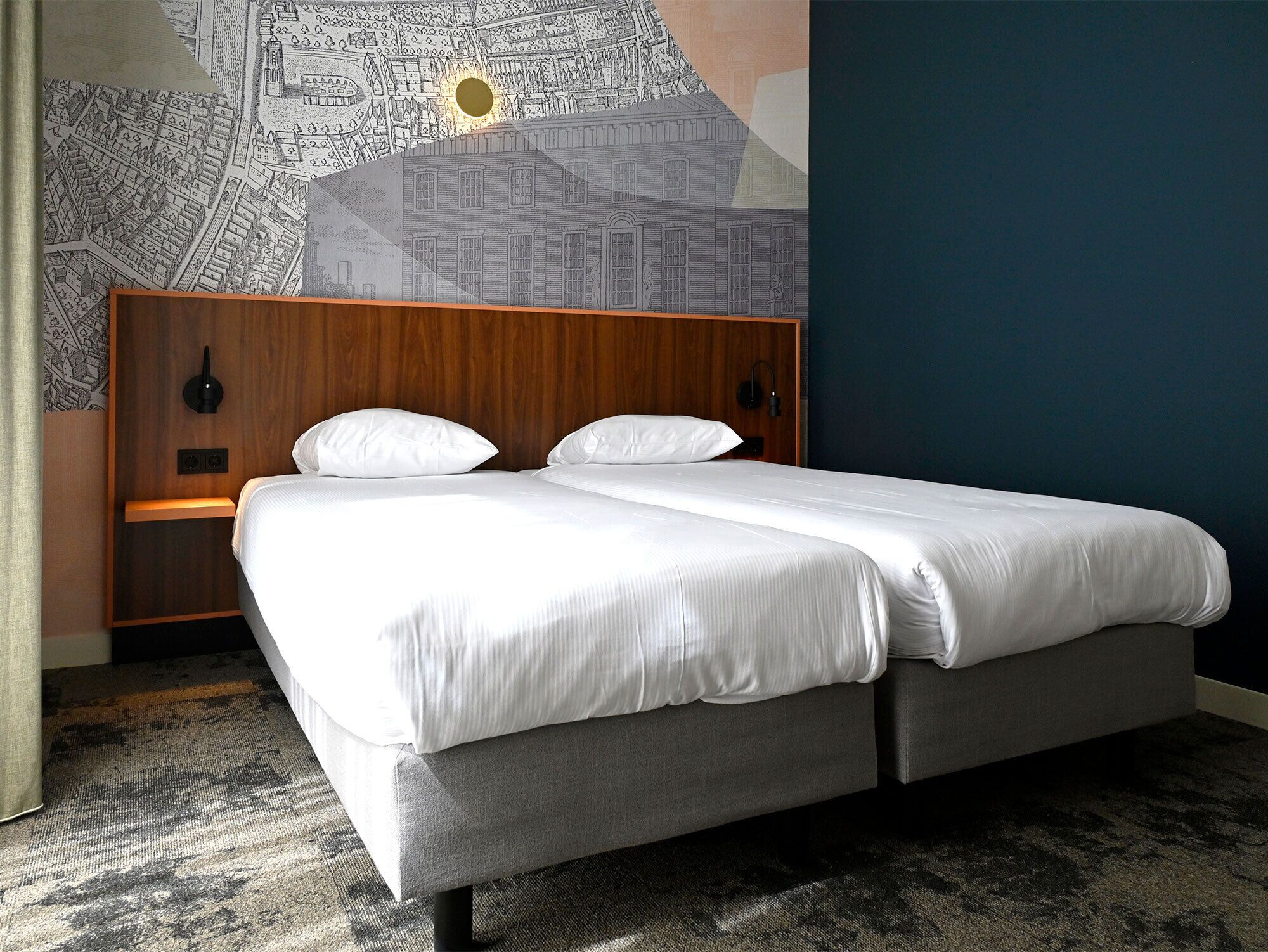Suite | Desk, iron/ironing board, free WiFi, bed sheets