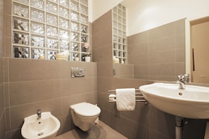 Bathroom - Downtown Residence (Prague)