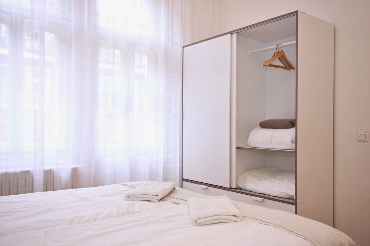 1 bedroom, iron/ironing board (on request), cribs (surcharge)