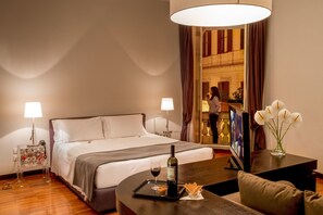 Suite, Jetted Tub | Hypo-allergenic bedding, free minibar items, in-room safe, desk - Suitedreams (Rome)