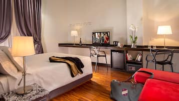 Allergikerbettwaren, Minibar (mit einigen kostenlosen Artikeln)