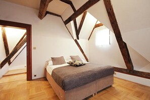 Bügeleisen/Bügelbrett, Babybetten, Zustellbetten, kostenloses WLAN