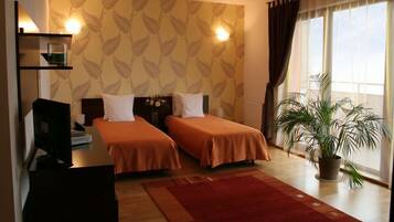 Select Comfort beds, in-room safe, desk, iron/ironing board