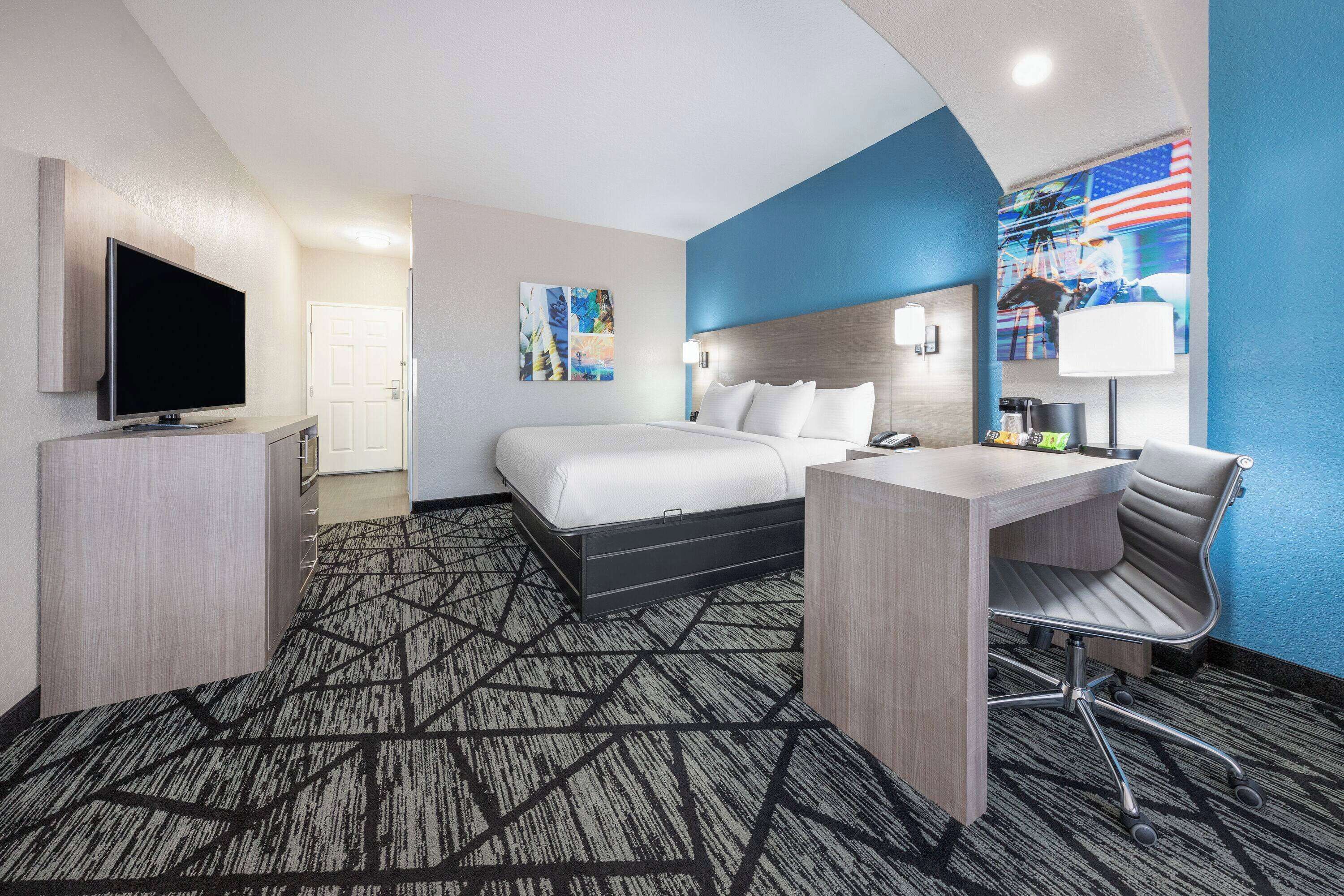 deluxe room, 1 king bed, non smoking | premium bedding, pillow-top beds, desk, blackout curtains