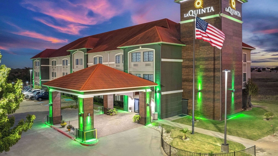La Quinta Inn & Suites by Wyndham Alvarado