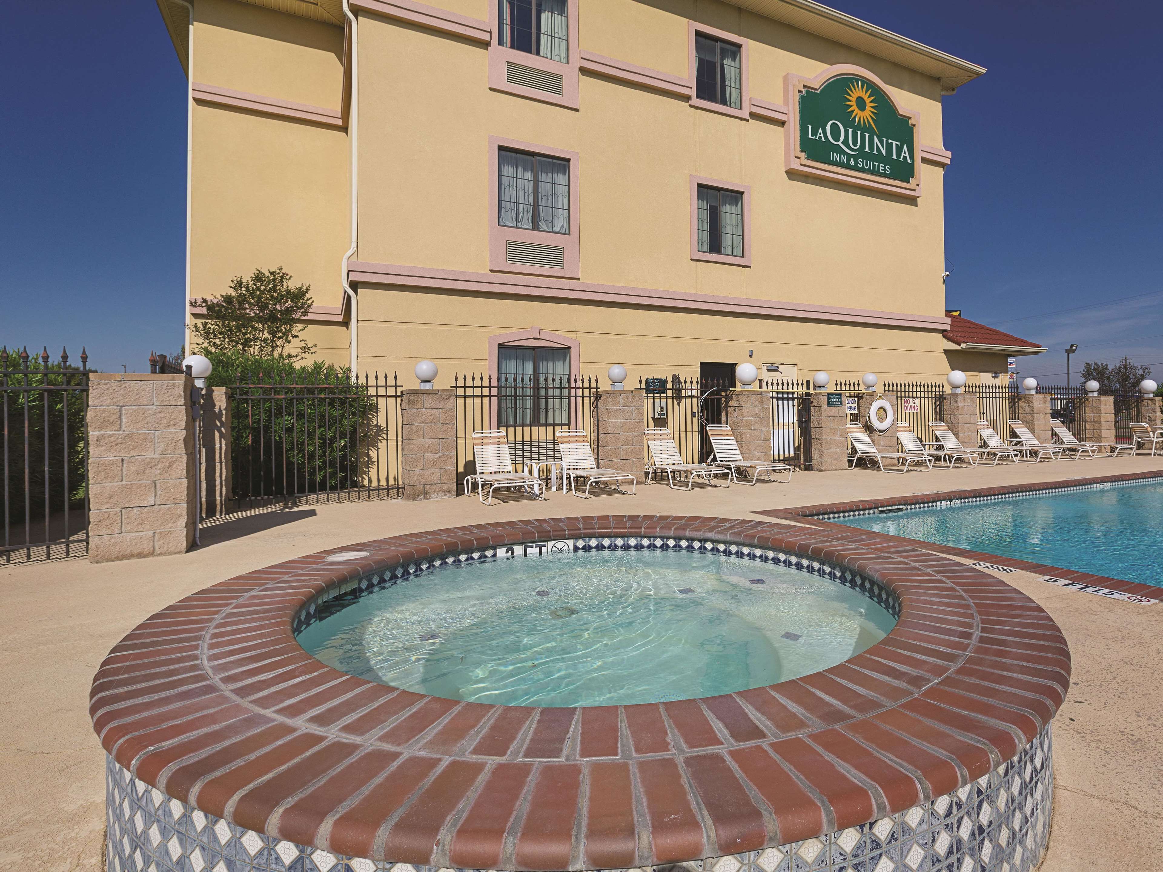 حمّام سباحة خارجي موسمي