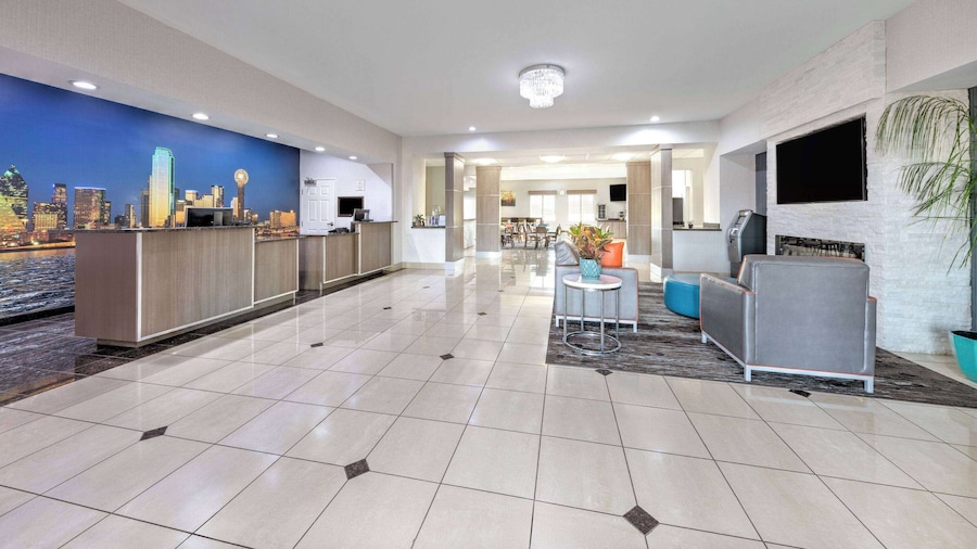 La Quinta Inn & Suites by Wyndham Alvarado