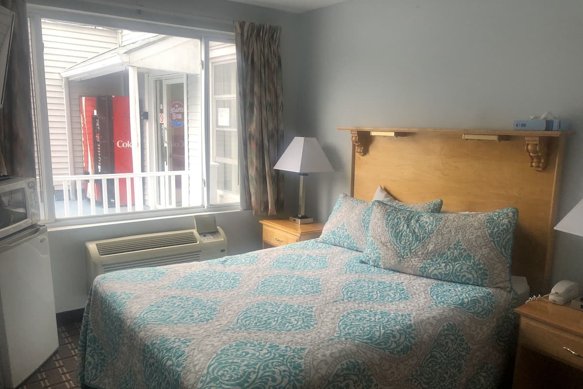 Habitación estándar, 1 cama Queen size, para no fumadores, vista al patio | Ropa de cama de alta calidad y decoración personalizada