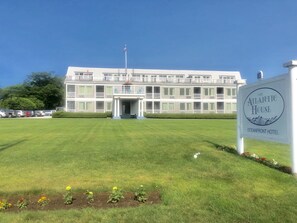 Building design - Atlantic House (Narragansett)