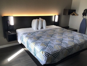 Skrivebord, skrivebord for bærbar PC og strykejern/-brett