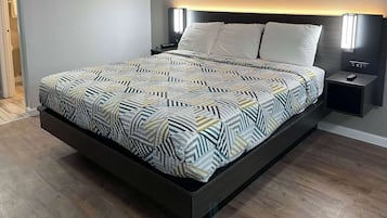 Desk, laptop workspace, iron/ironing board, free WiFi