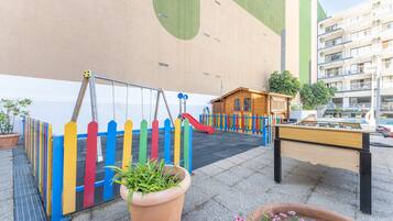 Zona de juegos infantil al aire libre
